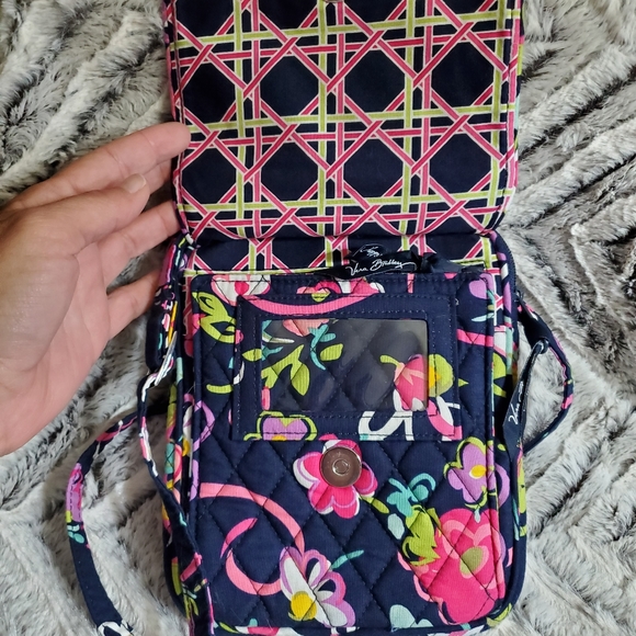 Vera Bradley 4 Piece Set Crossbody,Wallet, ID Holder, Chain Purse New Condition - Picture 3 of 11